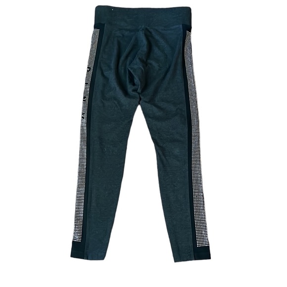 Victoria’s Secret Pink Yoga Leggings. Gray. Embellished side trim. EUC. SzM - Picture 7 of 7